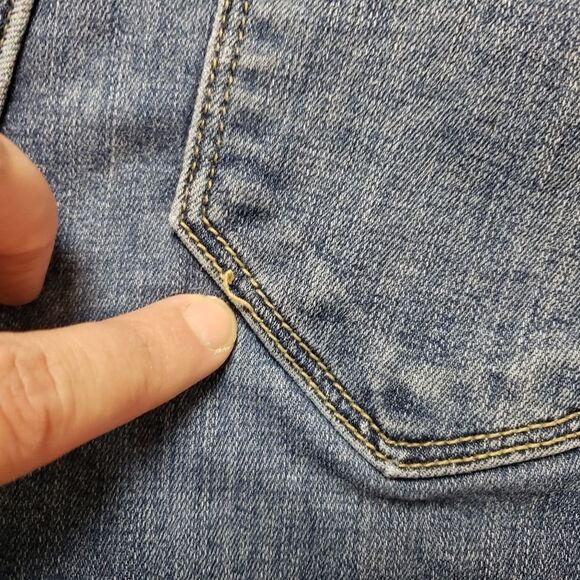 Carly Jean - Kenny jeans button fly high rise med wash. Size 5 crop - Picture 10 of 14